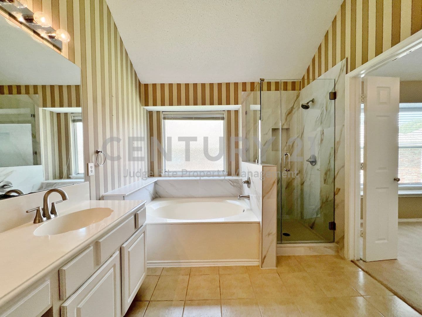 Frisco House: 7700 Glenoaks Drive