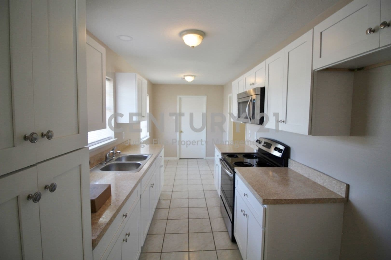 Lancaster House: 821 Rea Avenue