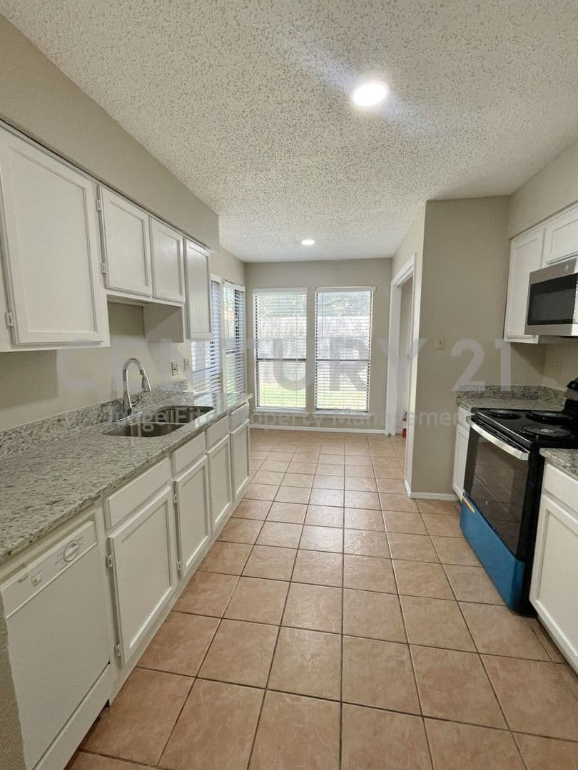 Irving Townhome: 1910 Wilshire Drive