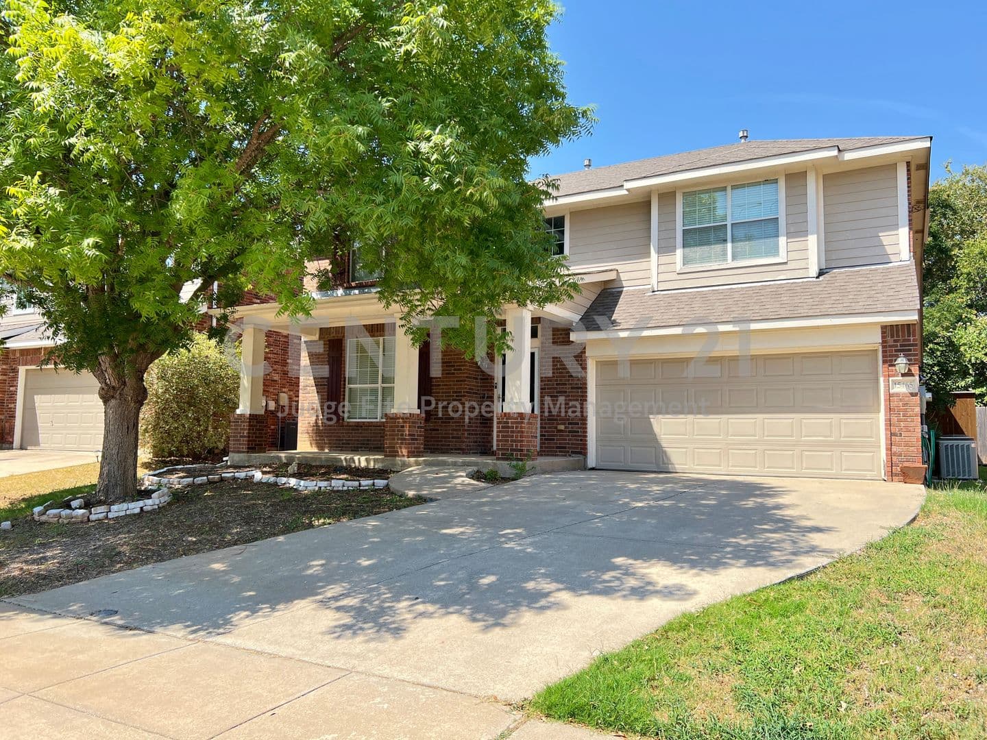 Roanoke House: 15465 Adlong Drive
