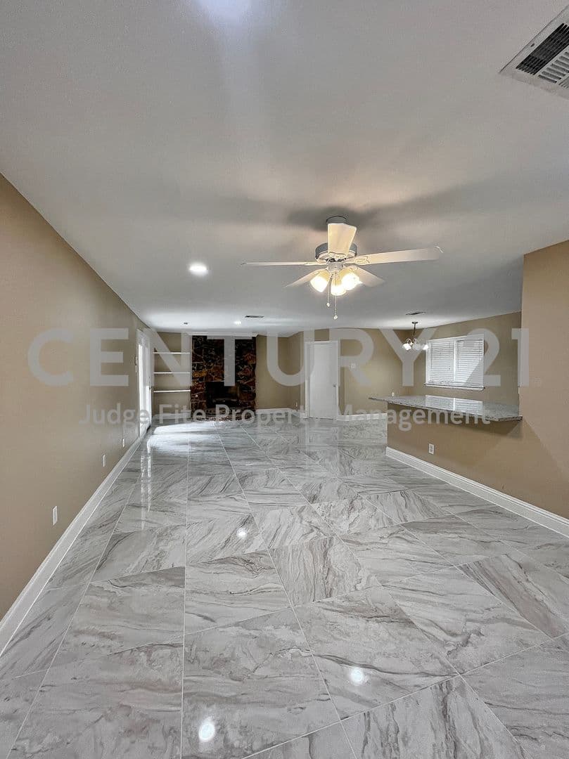 Irving House: 1914 W. Northgate Drive