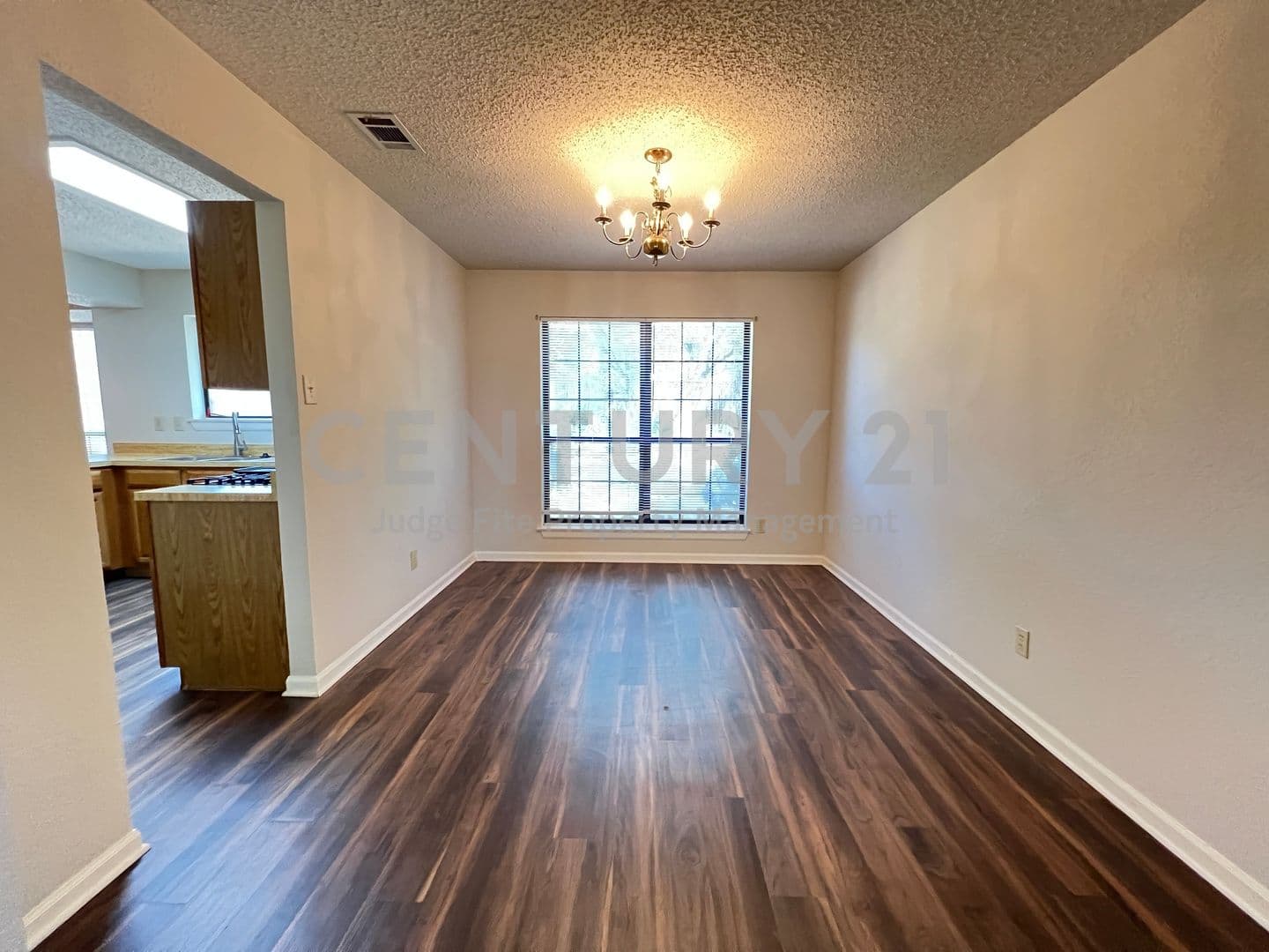 Denton House: 2019 Longmeadow Court