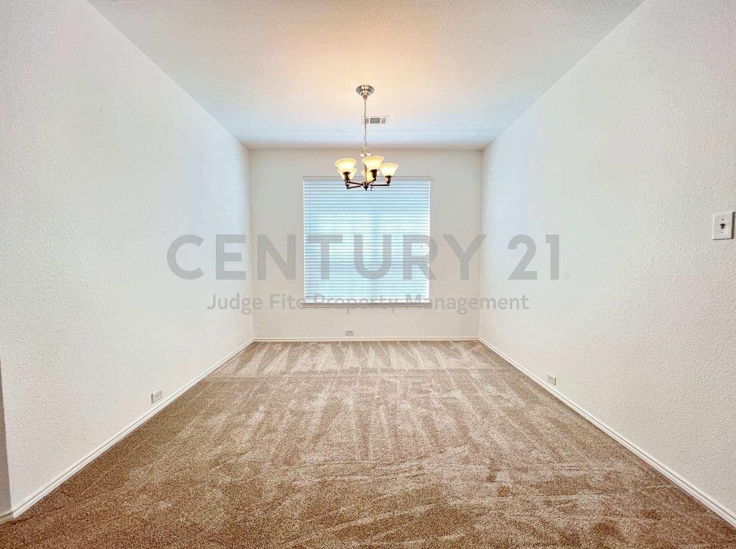Roanoke House: 15465 Adlong Drive