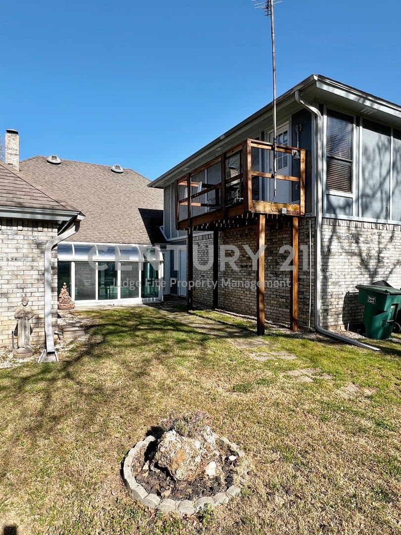 Fort Worth House: 812 Newport Road