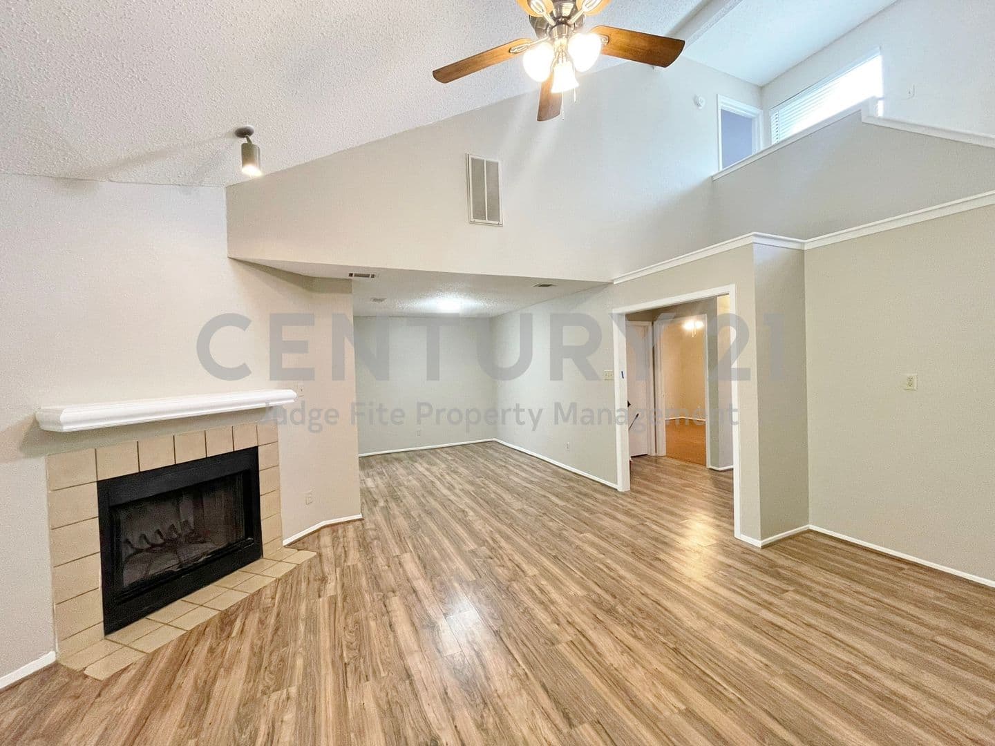 Irving Townhome: 1910 Wilshire Drive