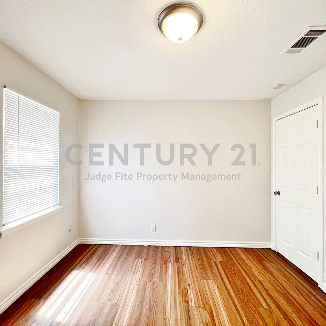Dallas House: 2310 Healey Drive