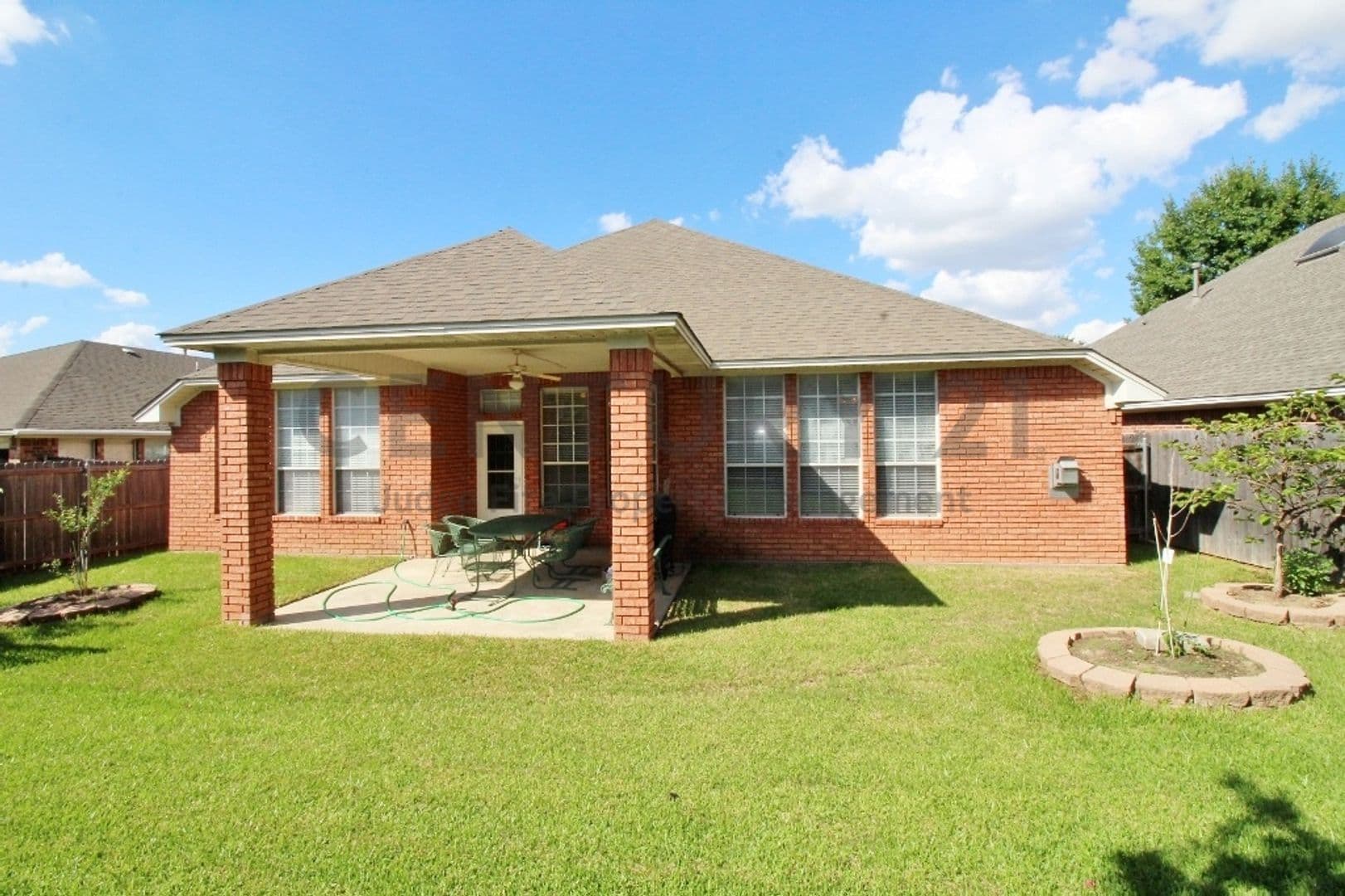 Arlington House: 6025 Fannin Drive