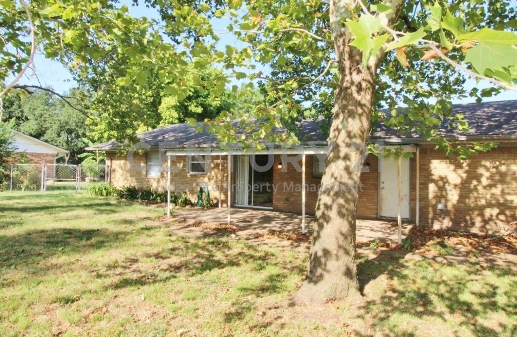 Midlothian House: 1420 Hillside Drive