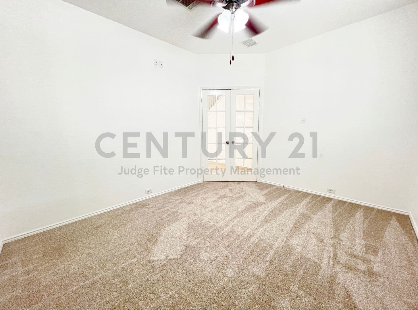 Roanoke House: 15465 Adlong Drive