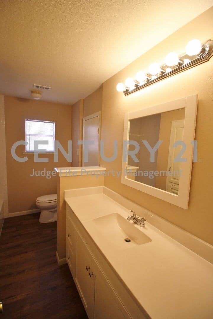 Lancaster House: 821 Rea Avenue