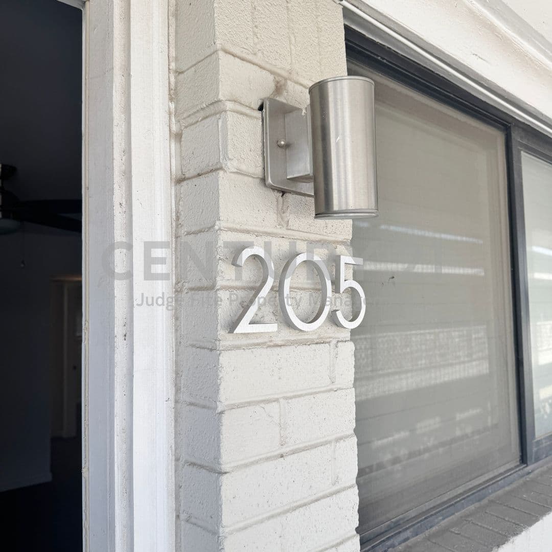Dallas Condo: 5010 San Jacinto Street #205