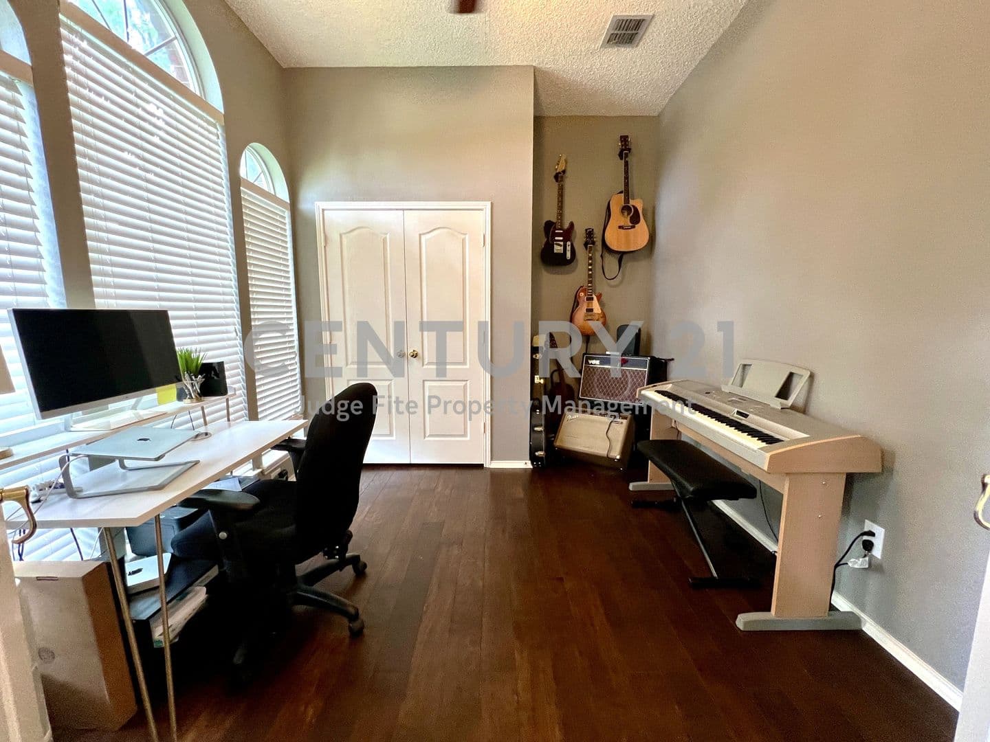 Frisco House: 11413 Huntington Road