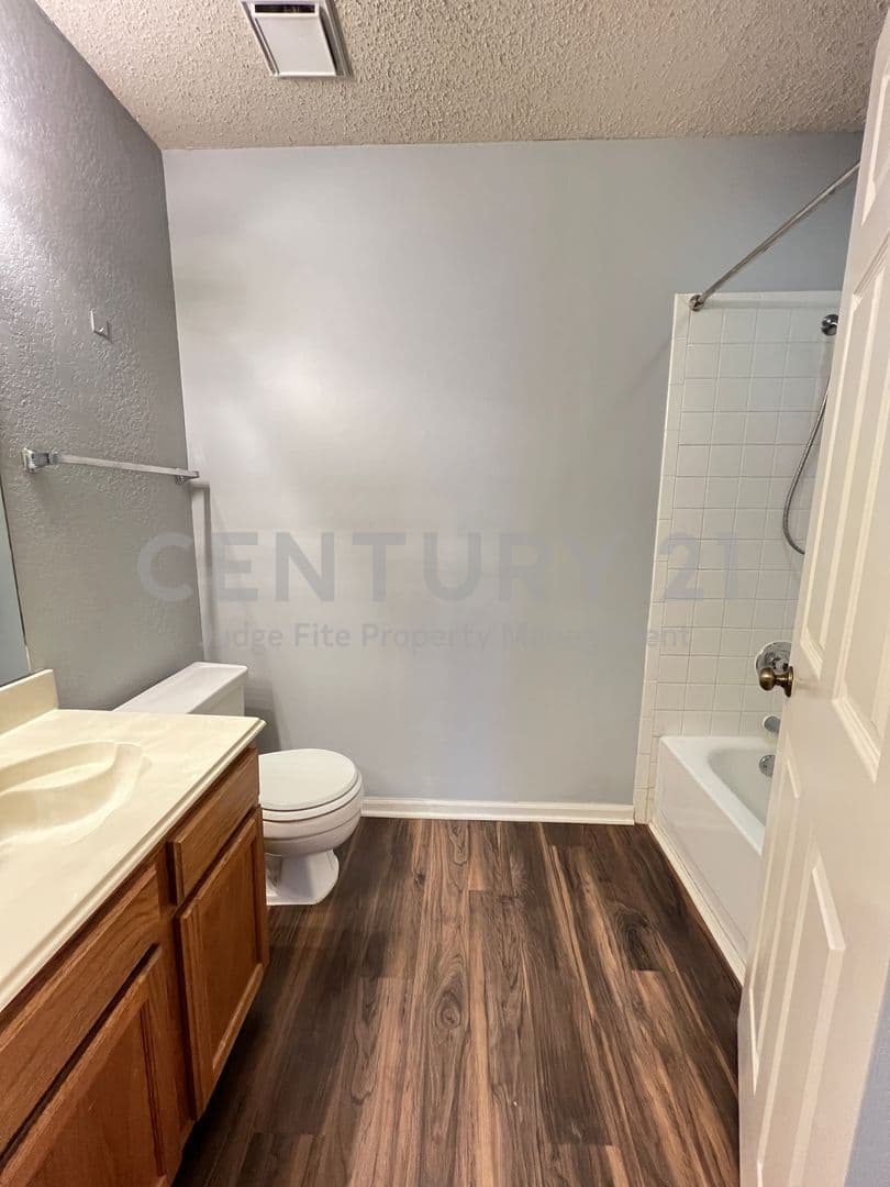 Denton House: 2019 Longmeadow Court