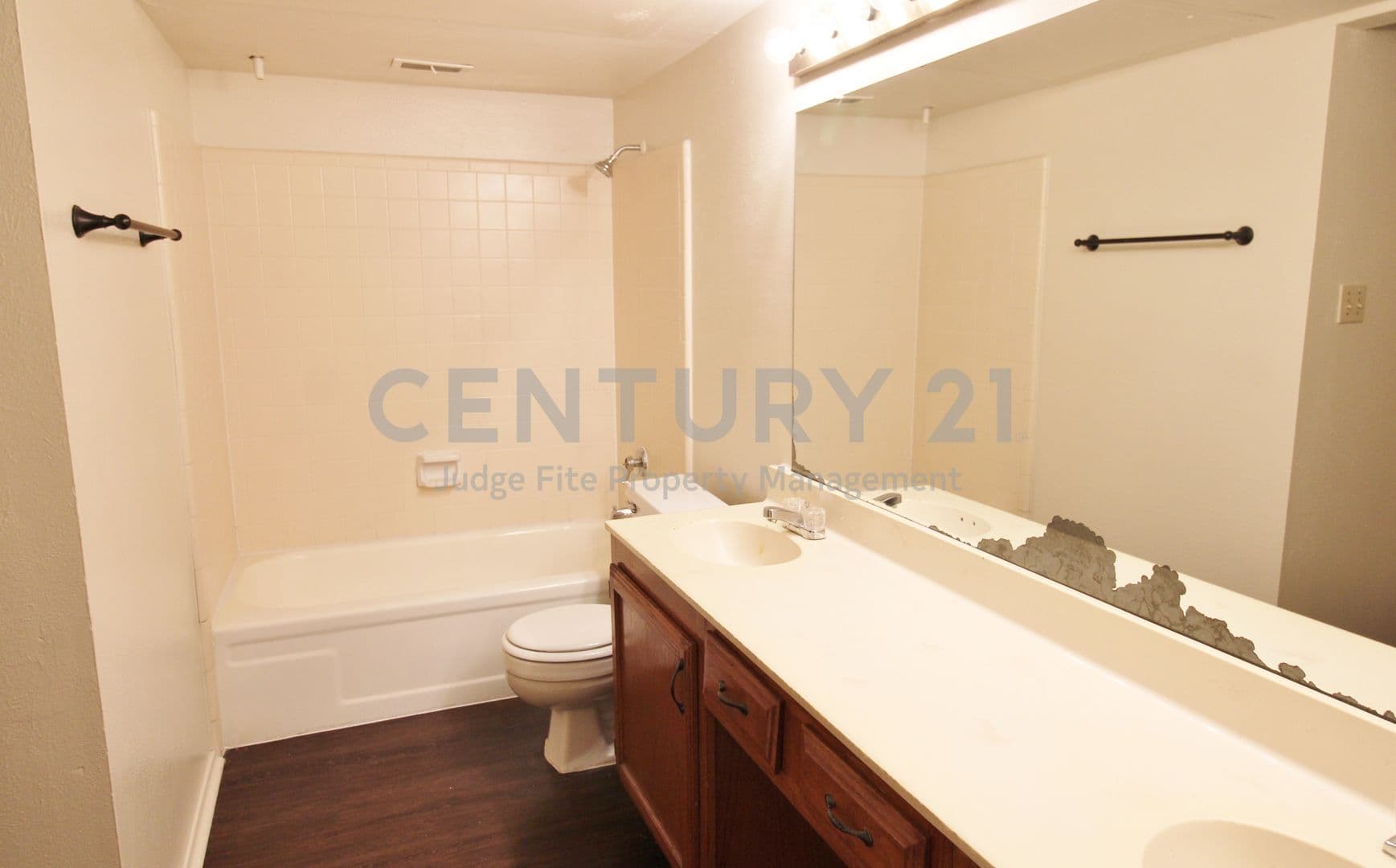 Cedar Hill House: 405 Pogue Street