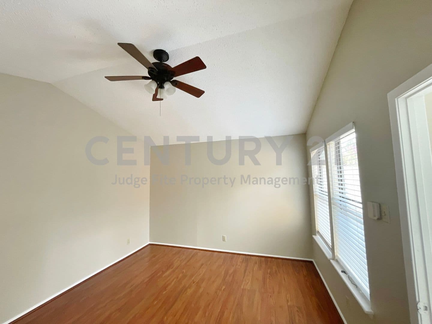 Irving Townhome: 1910 Wilshire Drive