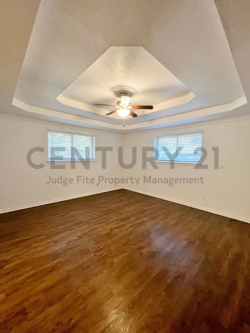 DeSoto House: 1008 Pine Tree Lane