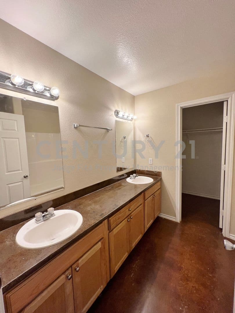 Weatherford House: 120 Sunburst Court