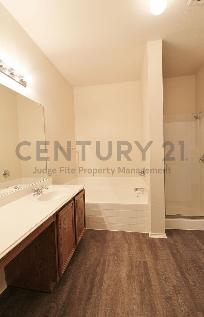 Fort Worth House: 9841 Willowick Avenue