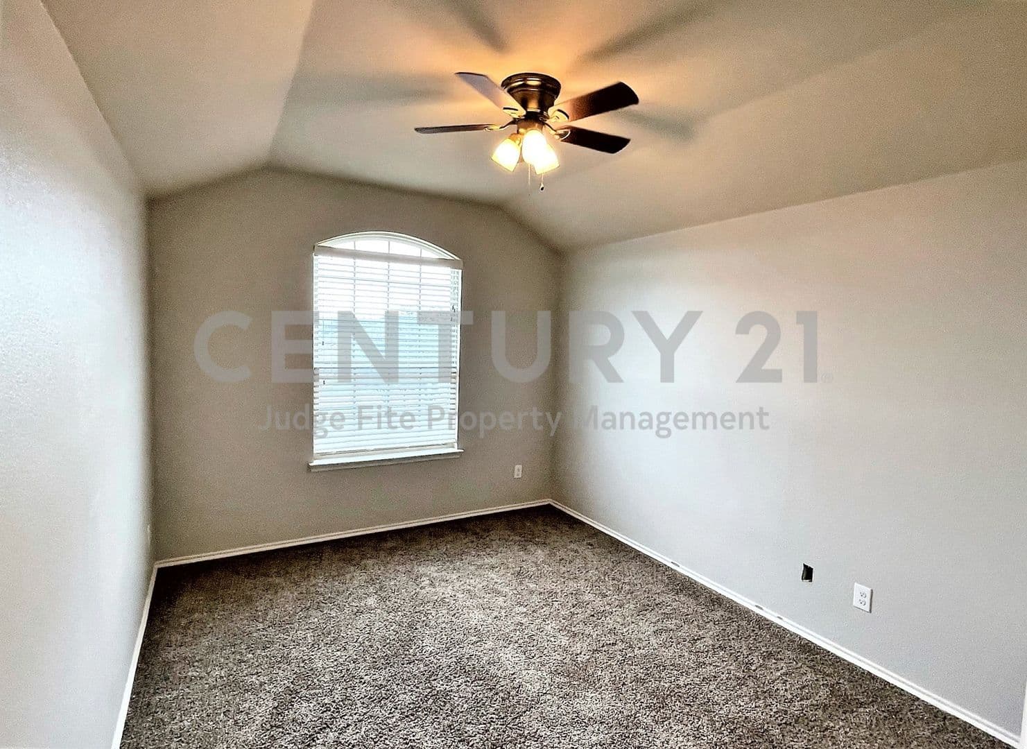 Royse City House: 208 Dye Drive