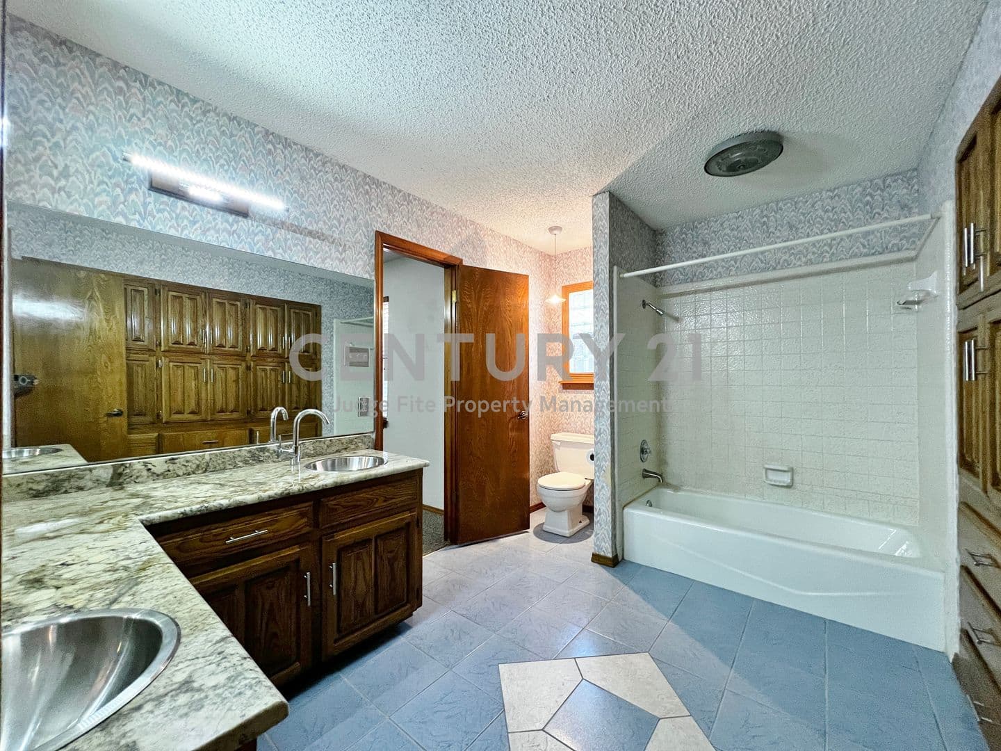 Fort Worth House: 812 Newport Road