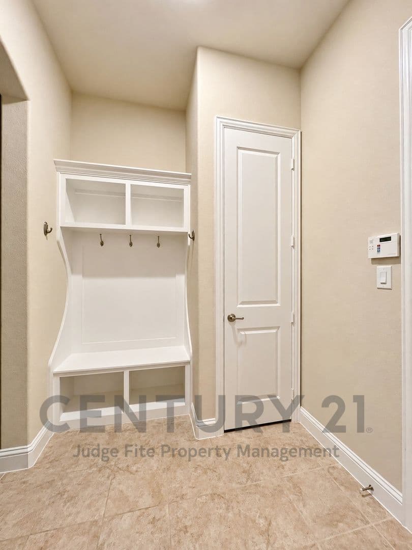The Colony House: 2645 Walnut Creek Lane