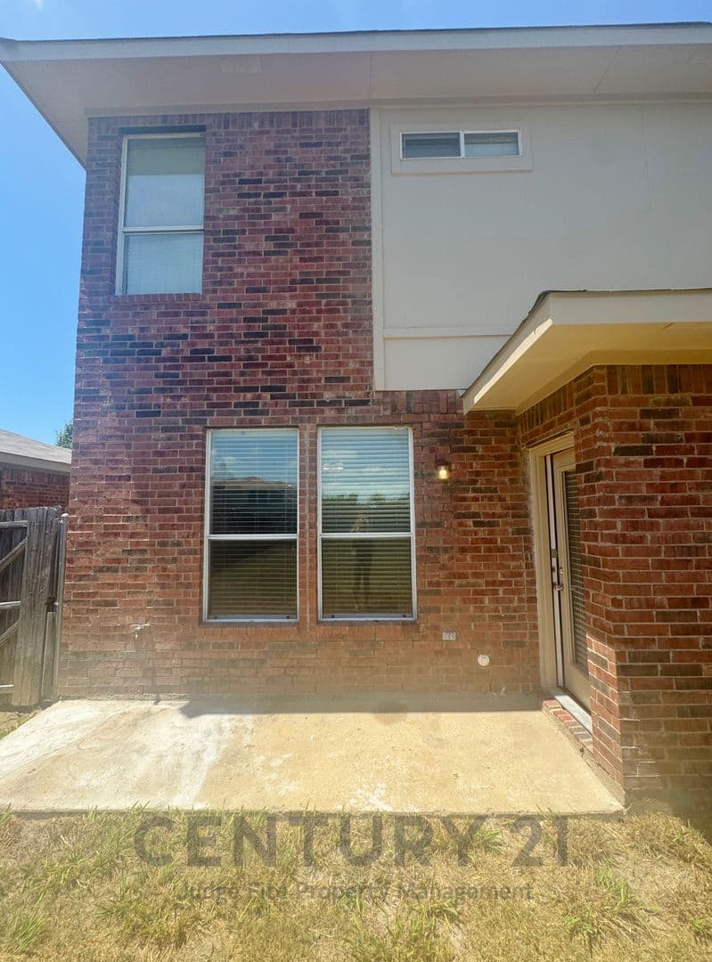 Mesquite Townhome: 2264 Stonebrook Lane