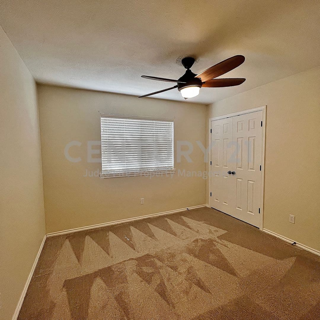 Arlington House: 4808 Waxwing Drive