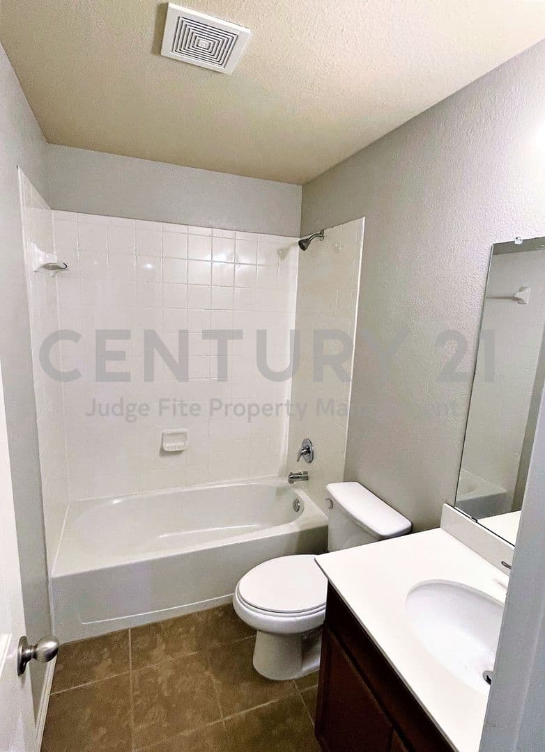 Royse City House: 208 Dye Drive