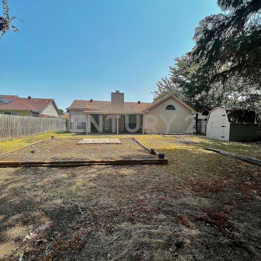 Arlington House: 4808 Waxwing Drive