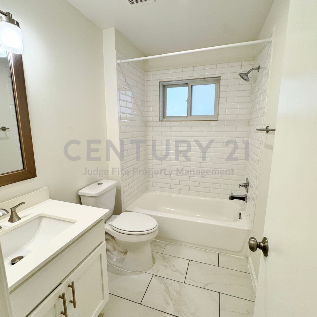 Dallas Condo: 5010 San Jacinto Street #204