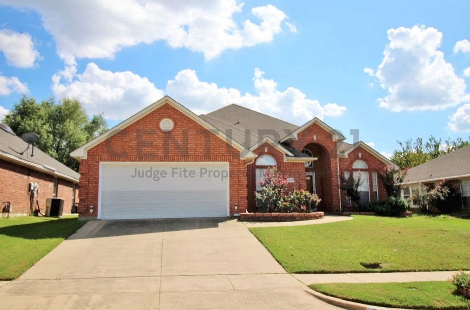 Arlington House: 6025 Fannin Drive