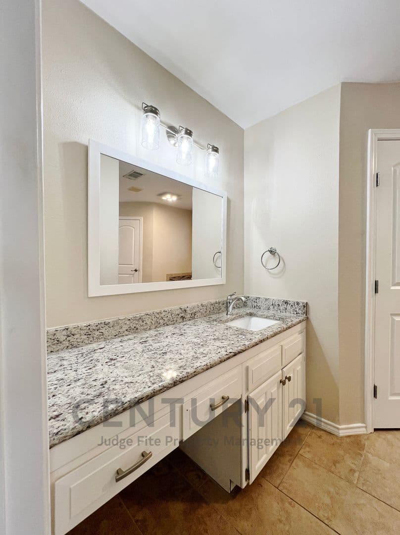 Bedford House: 3101 Murphy Drive