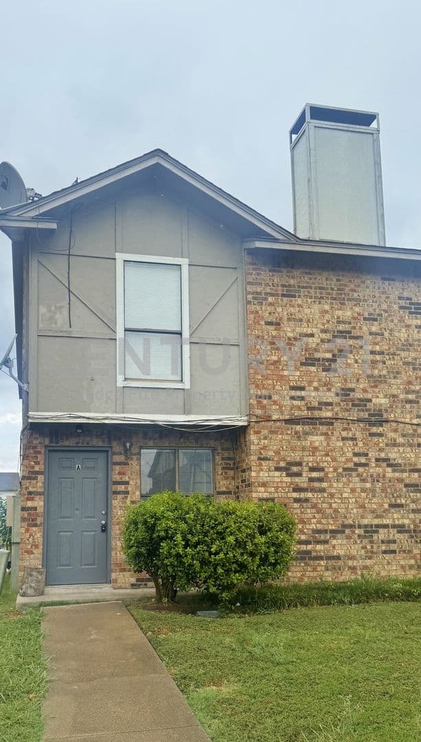 Garland Condo: 2817 Wimbledon Court Unit A