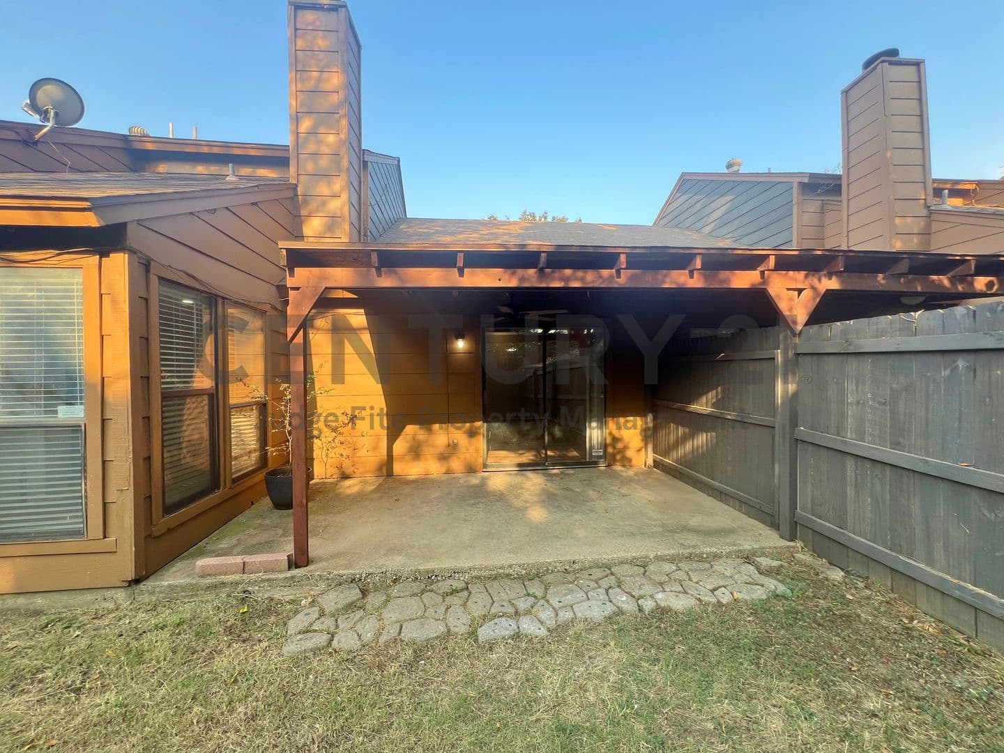 Irving Townhome: 1910 Wilshire Drive