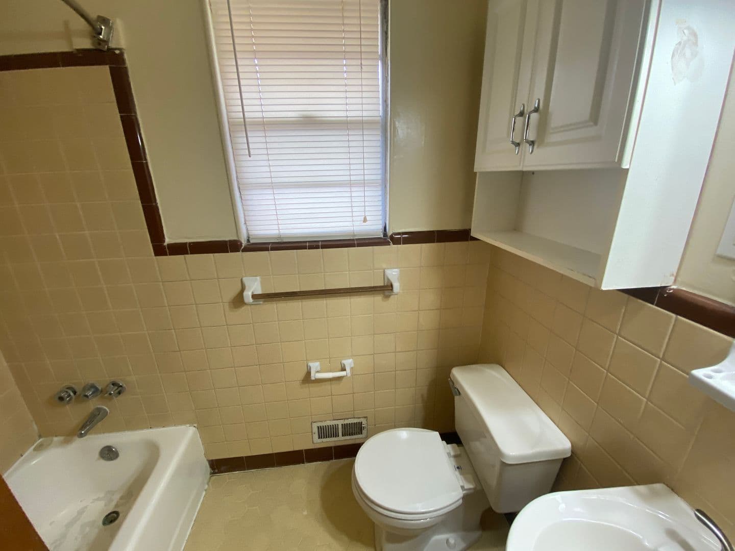 Jonesboro Apartment: 1401 Broadmoor