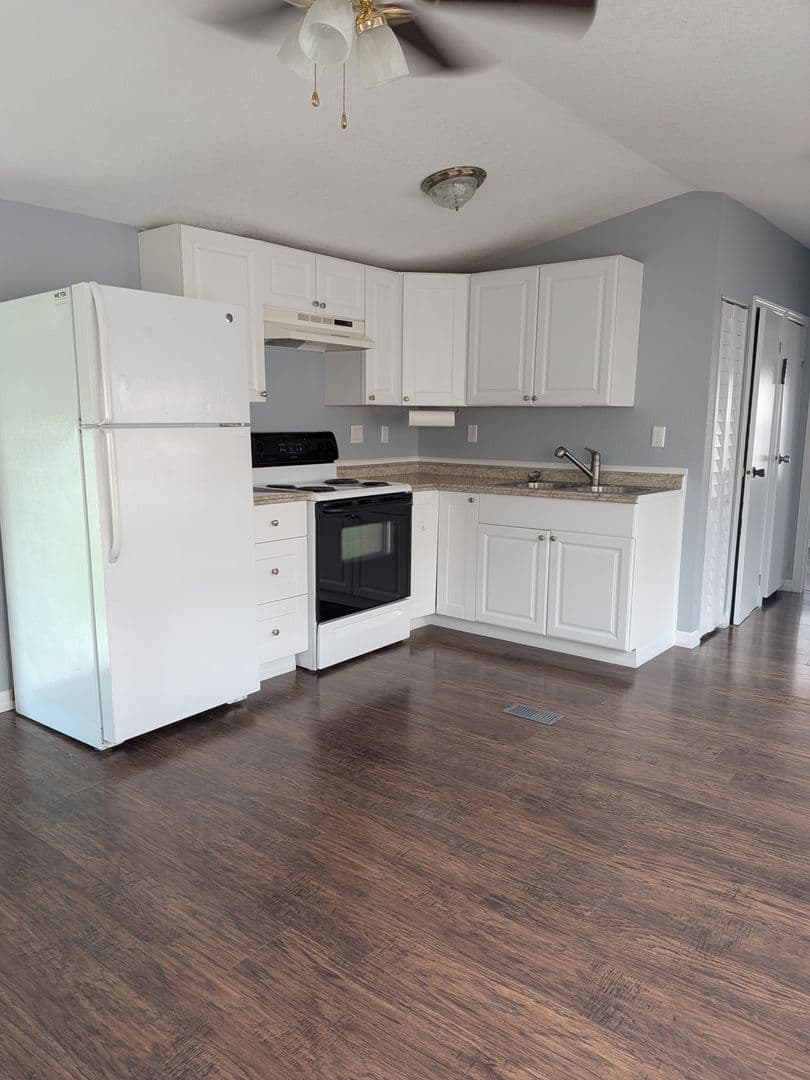 Davenport House: 456 Center Crest Blvd