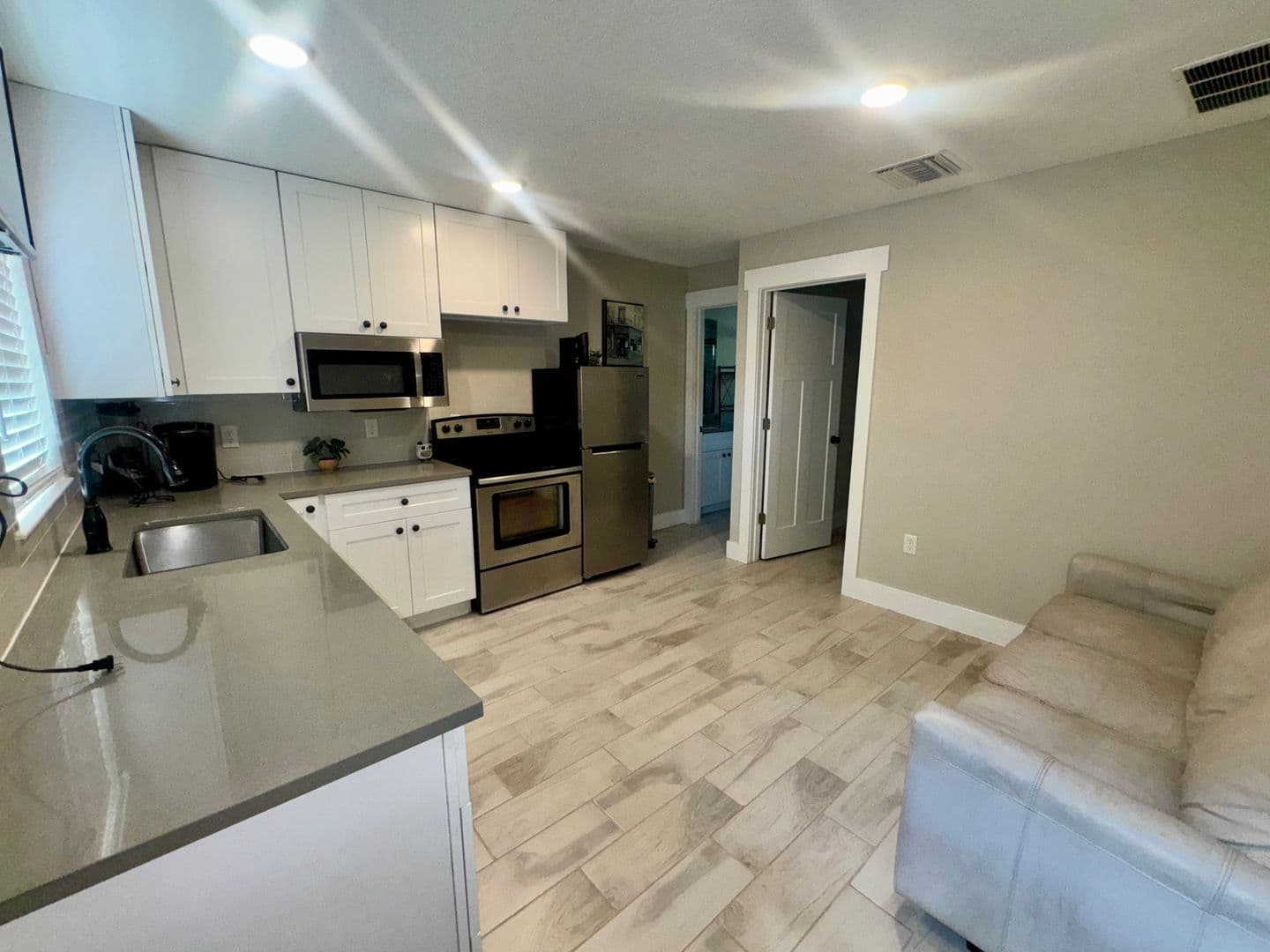 Longwood House: 273 W Warren Ave UNIT-B