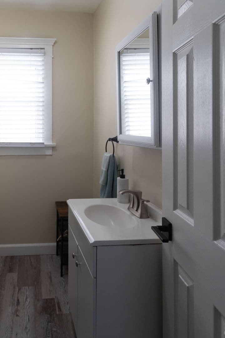 Long Beach Apartment: 1140 E 3rd Street