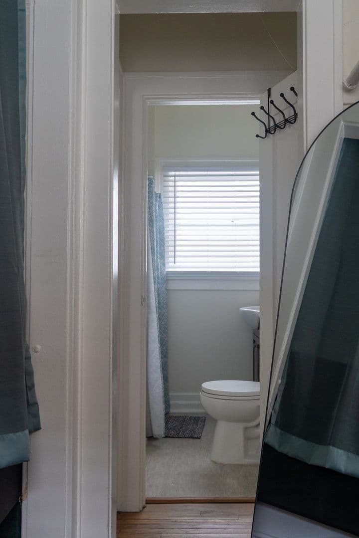 Long Beach Apartment: 1145 E Appleton Street