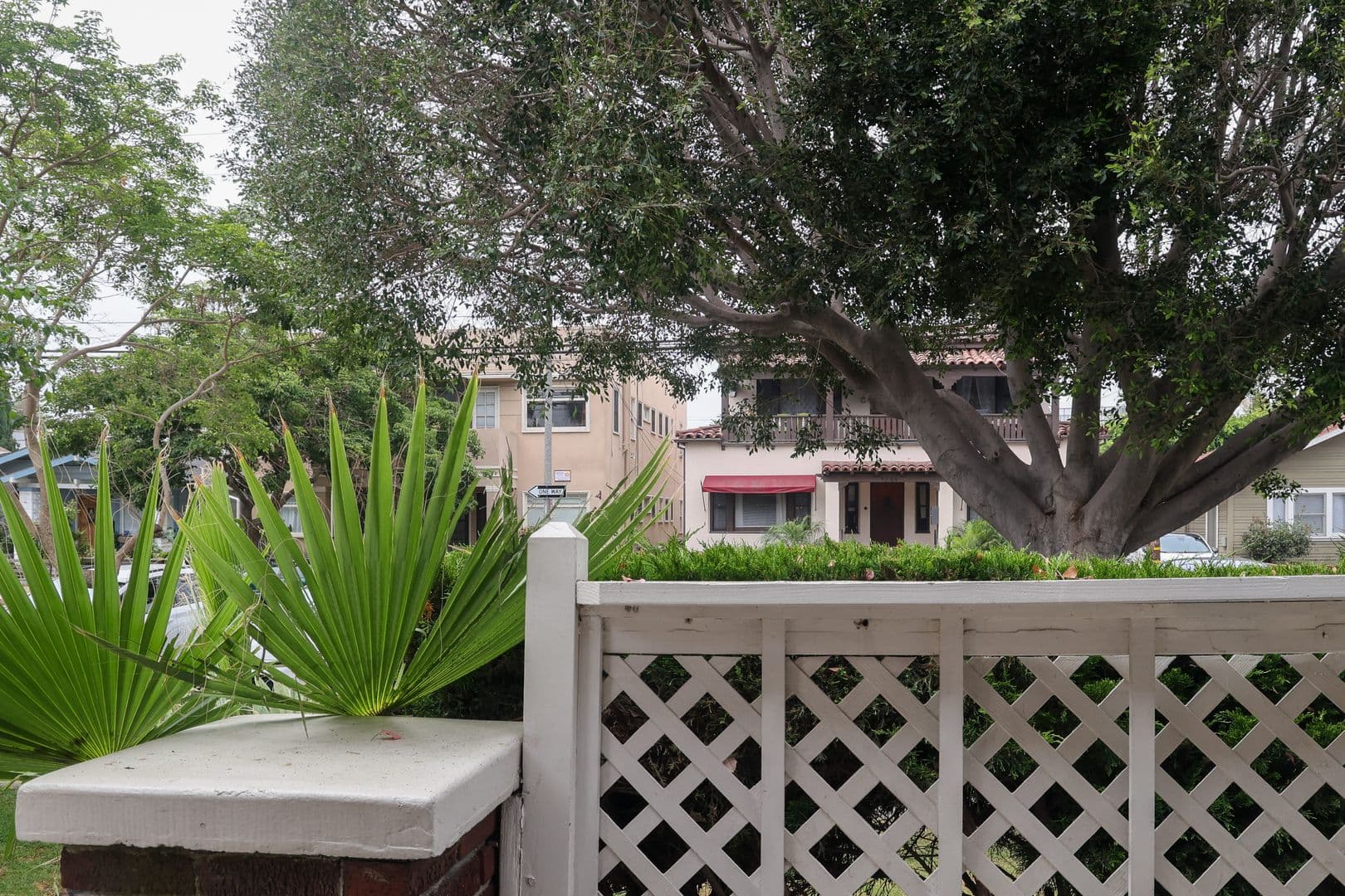 Long Beach Apartment: 1145 E Appleton Street