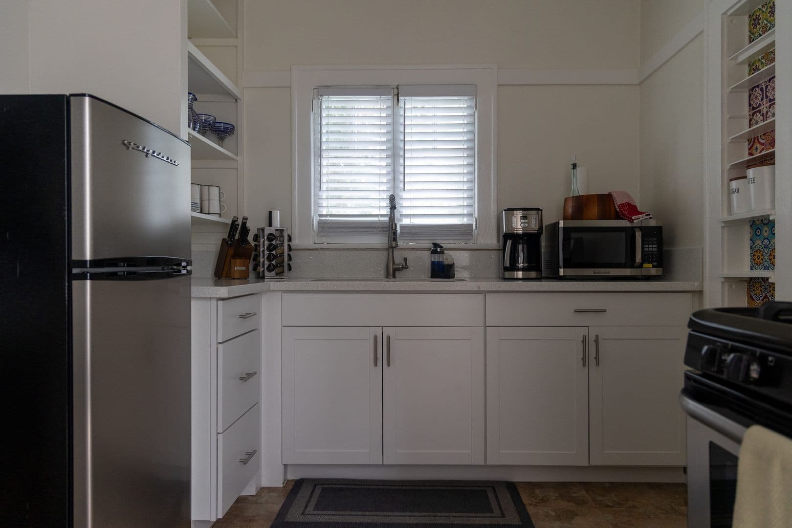 Long Beach Apartment: 1145 E Appleton Street