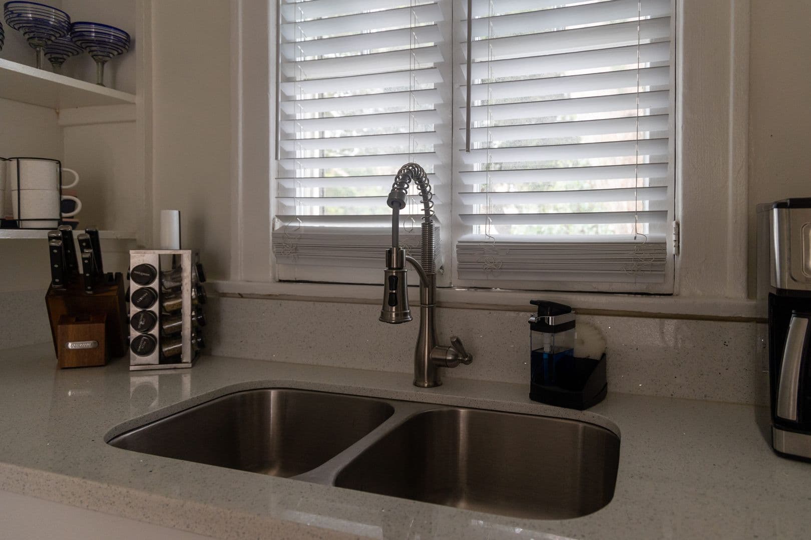 Long Beach Apartment: 1145 E Appleton Street
