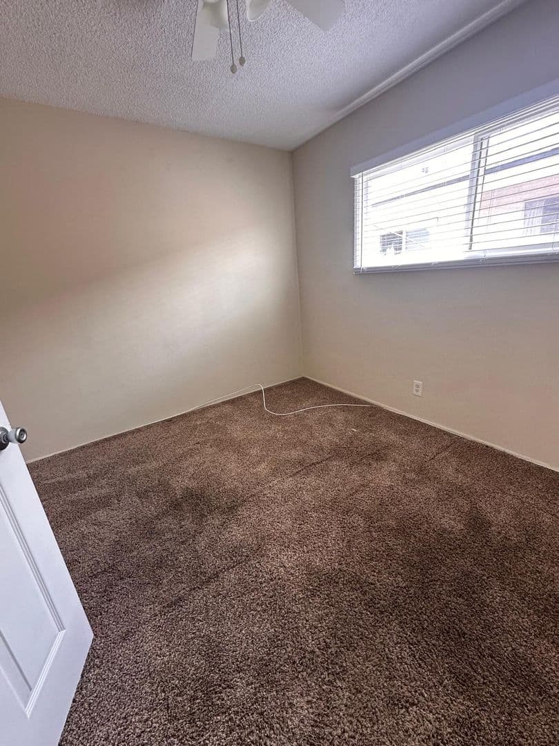 Long Beach Apartment: 2840 E 6th Street
