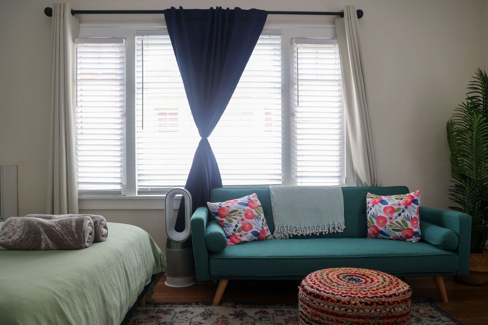Long Beach Apartment: 1145 E Appleton Street