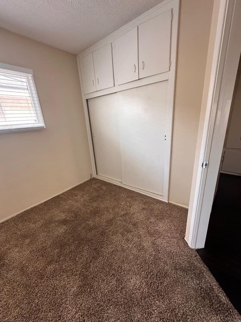 Long Beach Apartment: 2840 E 6th Street