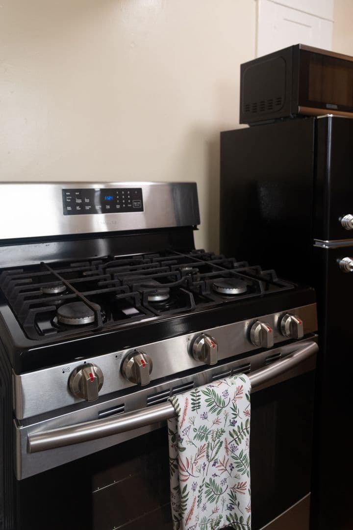 Long Beach Apartment: 1140 E 3rd Street