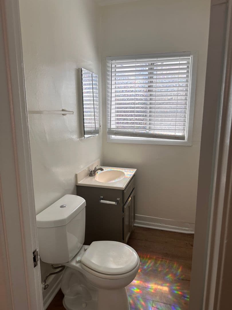 Long Beach Apartment: 1145 E Appleton Street