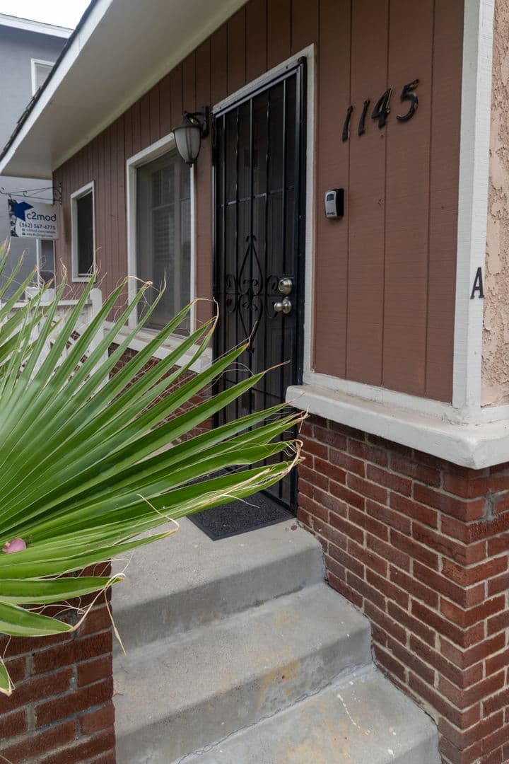 Long Beach Apartment: 1145 E Appleton Street