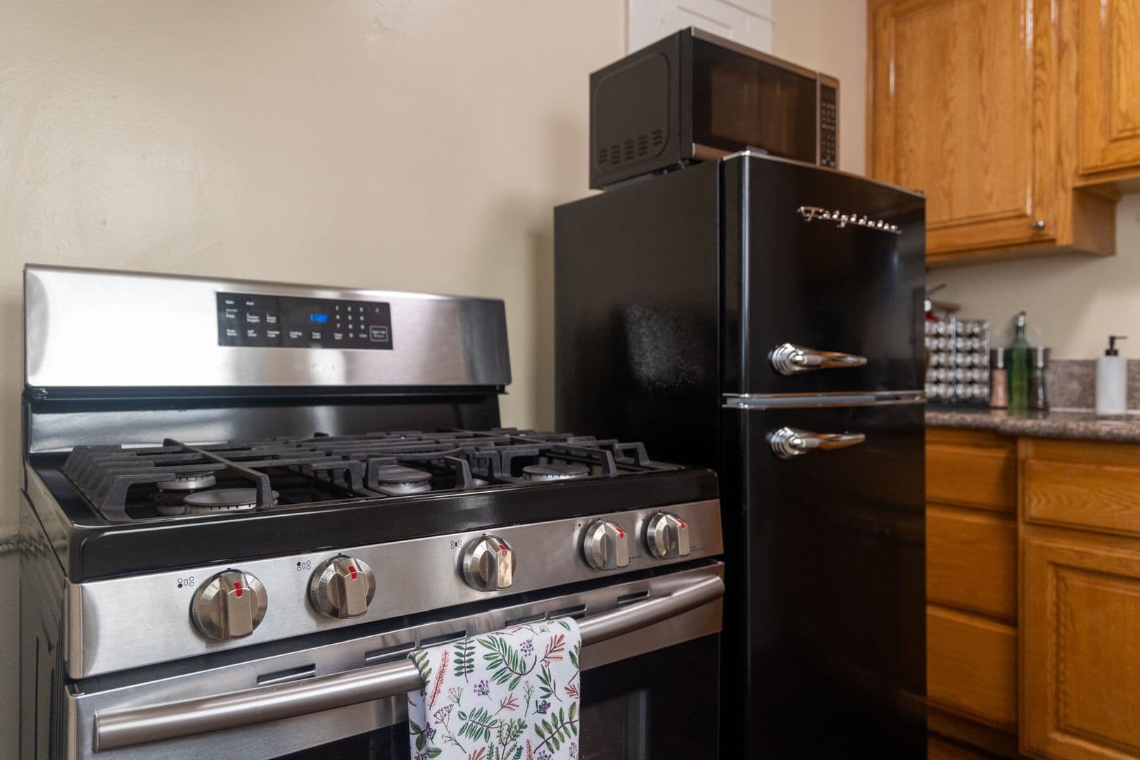 Long Beach Apartment: 1145 E Appleton Street