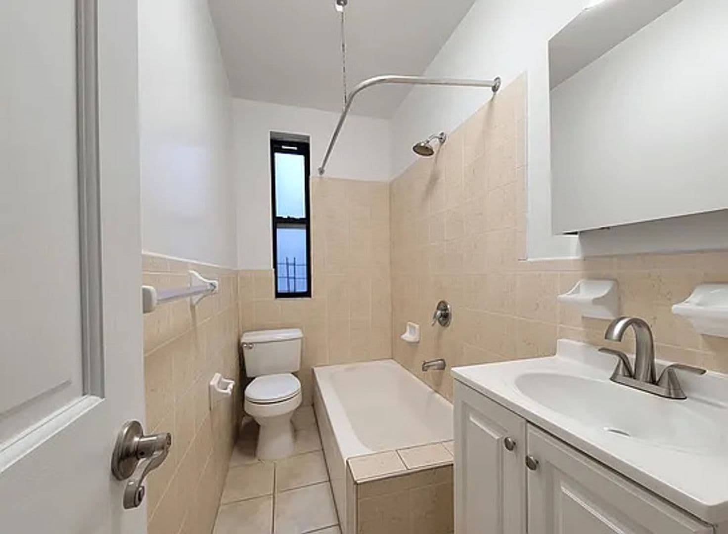 New York Apartment: 246 - 248 Wadsworth Ave